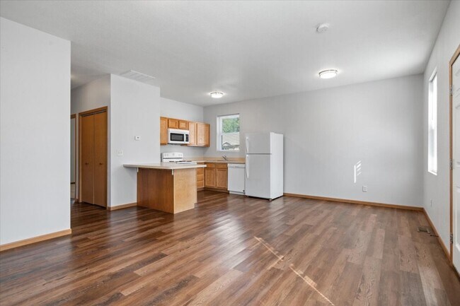 Building Photo - Seelyville Terrace