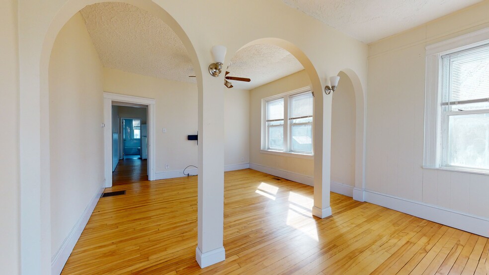 Building Photo - 43 Edgewater Ave