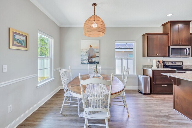 Building Photo - 725 Waterlily Ct