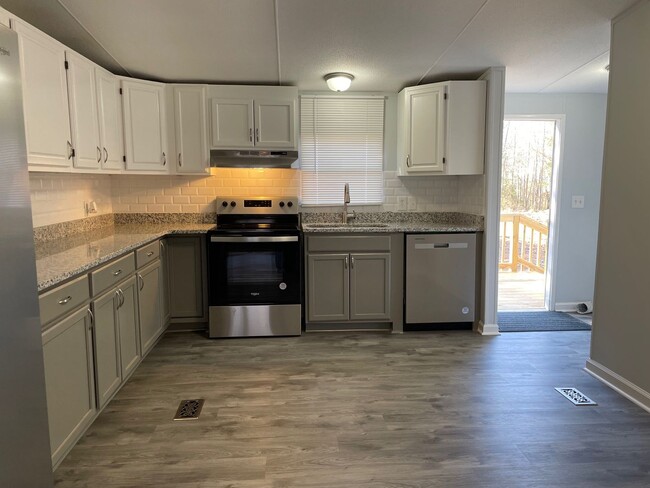 Building Photo - Newly remodeled 3 bed, 2 bath mobile home ...