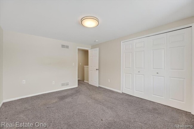 Building Photo - 874 N Main St