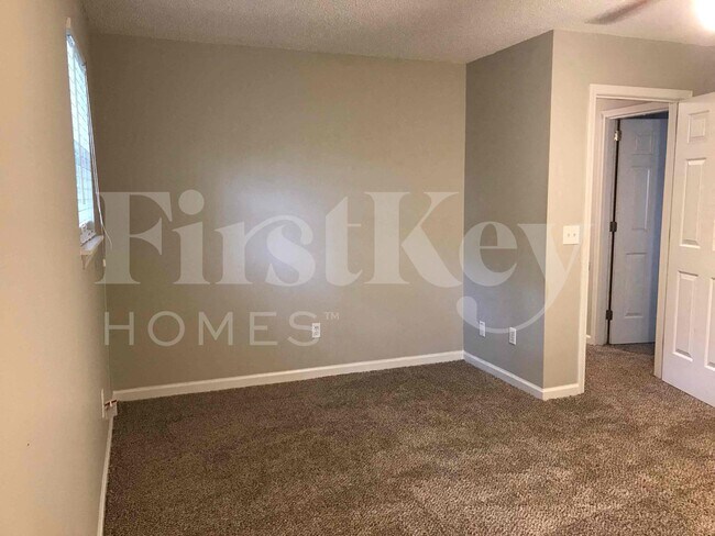 Building Photo - 1622 Keeneland Dr