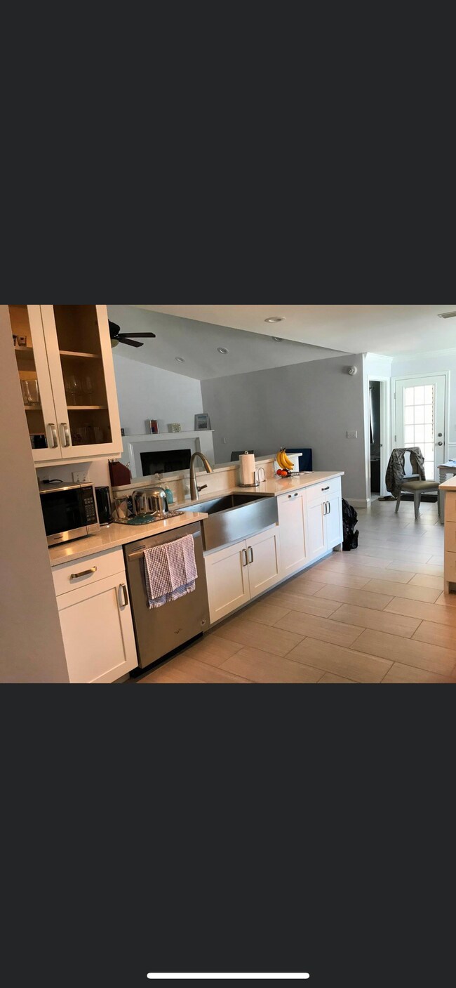 Kitchen - 3622 Azalea Dr