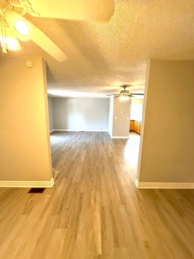 Building Photo - 4015 Stonedike Dr