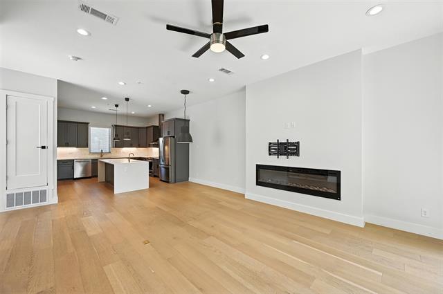 Building Photo - 2620 Valley View Ln