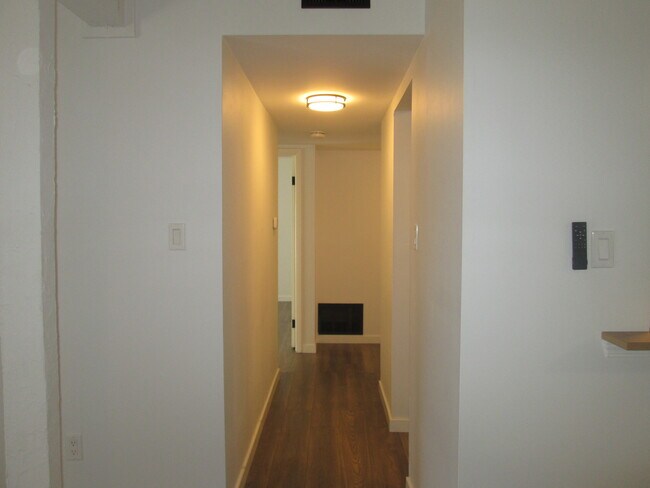 Building Photo - 800 Brook Dr