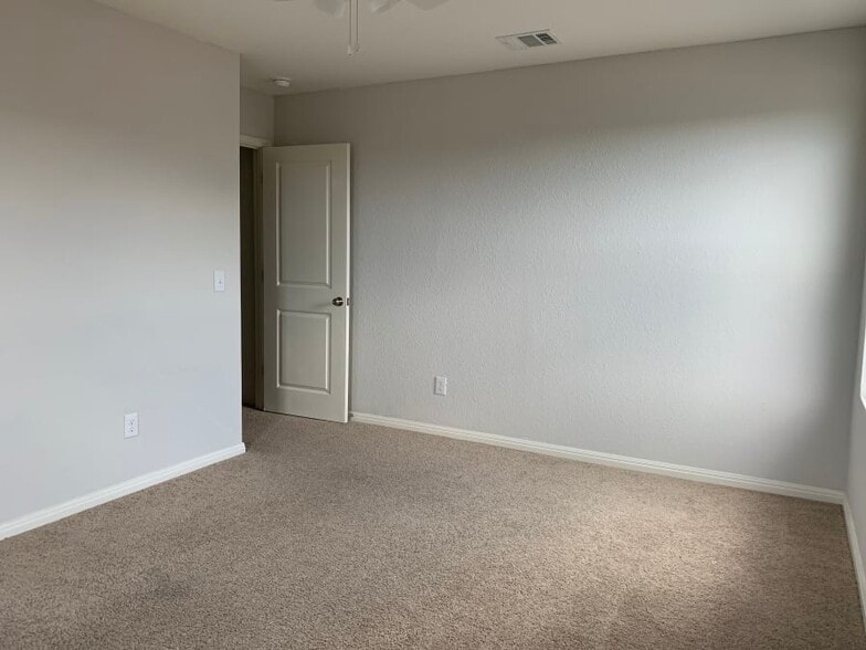 Building Photo - 291 Seneca Loop