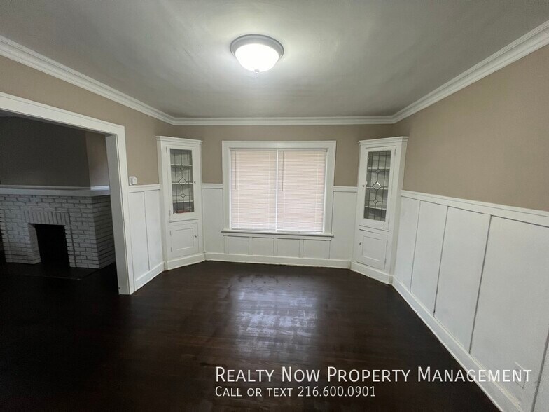 Building Photo - 872 Helmsdale Rd