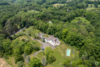 Building Photo - 10 Sunny Ridge Rd