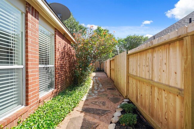 Building Photo - 3718 Paigewood Dr