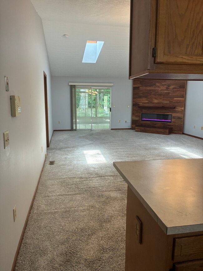 Building Photo - 995 Wren Ct
