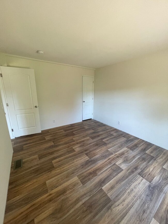 Building Photo - Home with a View! *MOVE IN SPECIAL*