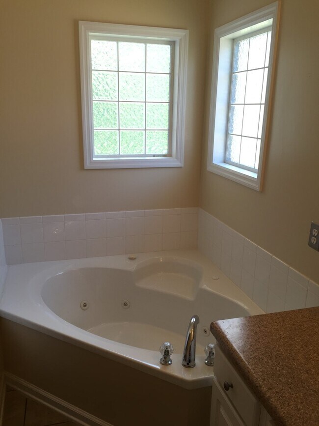 Building Photo - 522 Lionshead Rd