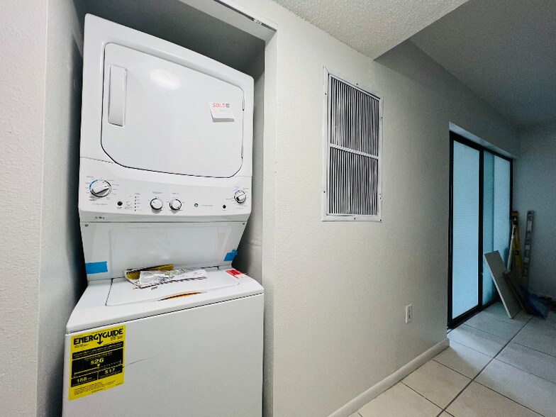 Building Photo - 3700 Southpointe Dr