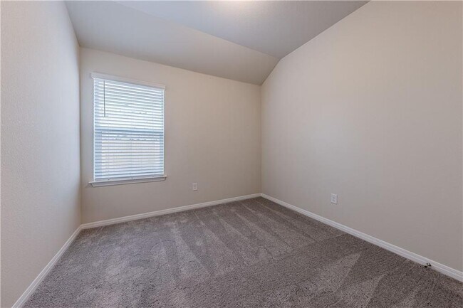 Building Photo - 13905 Heartland Dr