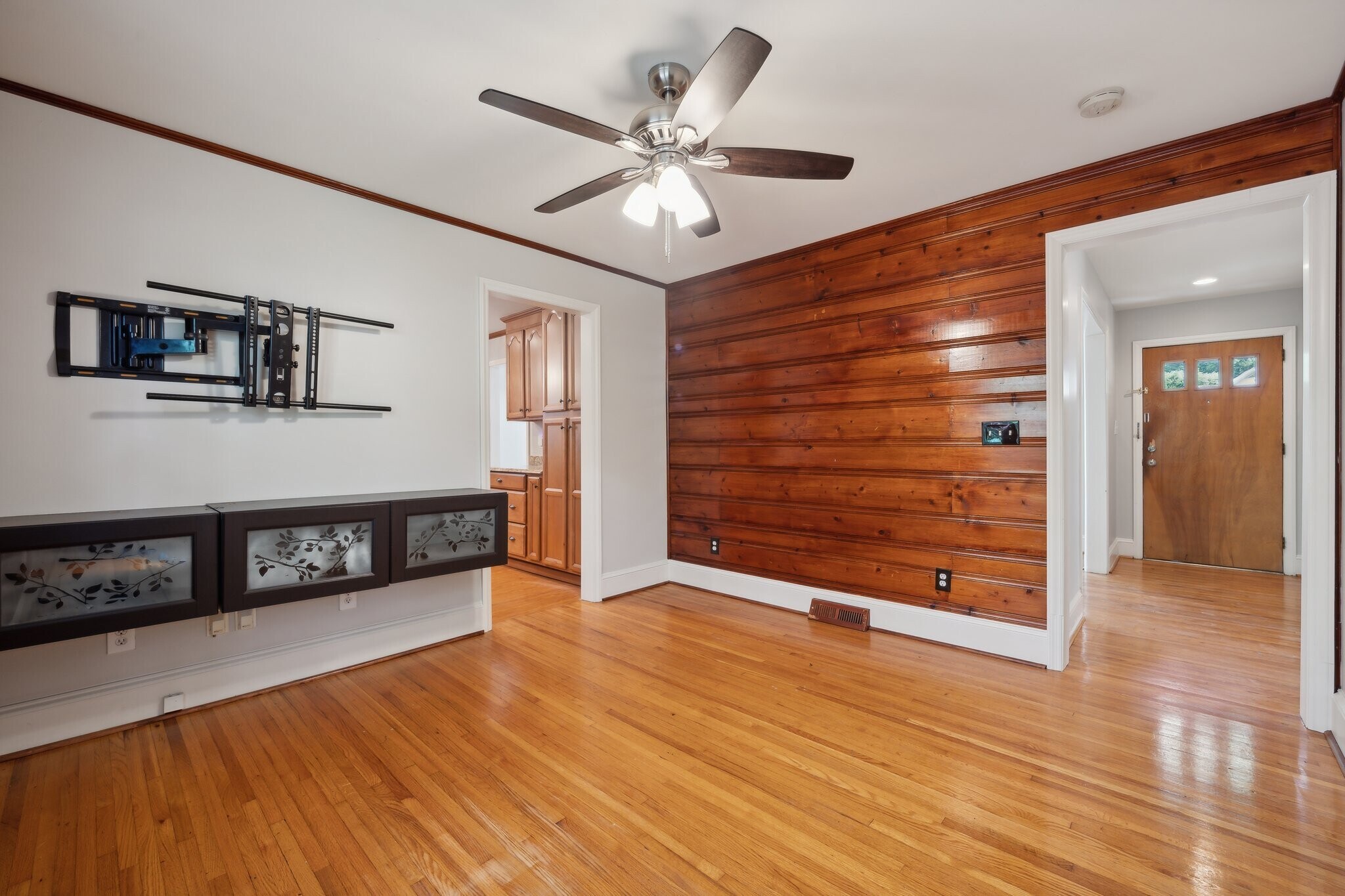 Building Photo - 1818 Woodland Dr