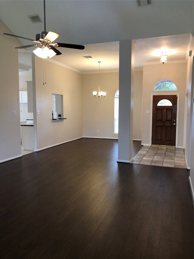 Building Photo - 818 Oak Lodge Ct