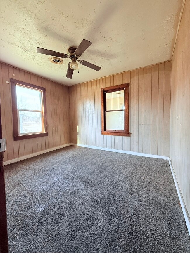 Building Photo - 610 W Main St