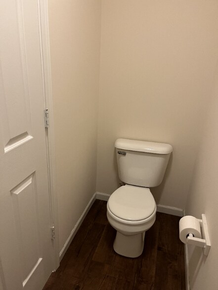 Building Photo - 1208 E Jeffery Dr