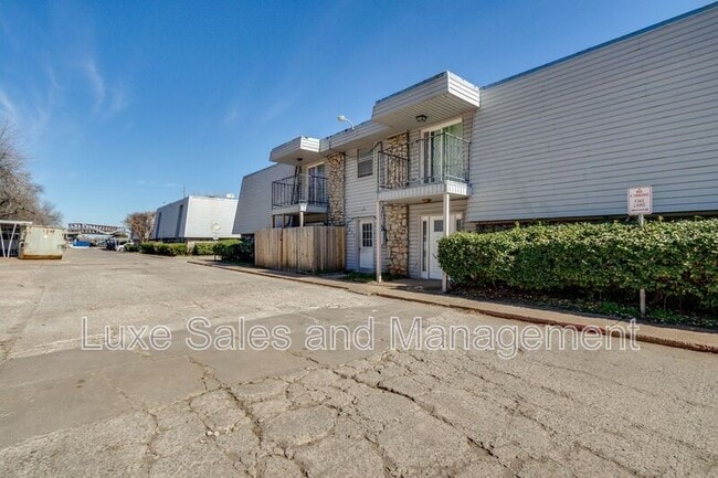 Building Photo - 6032 NW Expressway