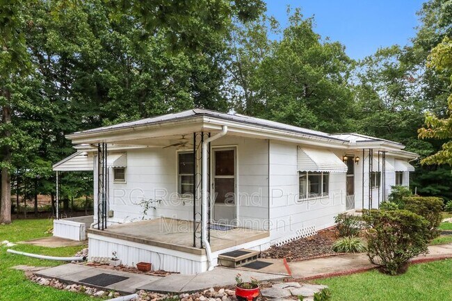 Building Photo - 6822 Wallis Dr