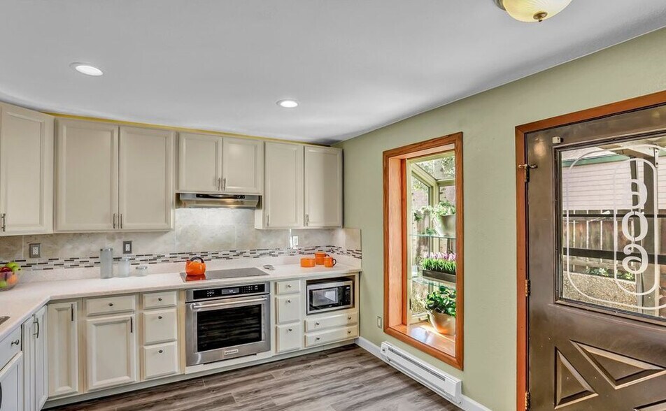 Building Photo - 606 Tantra Dr