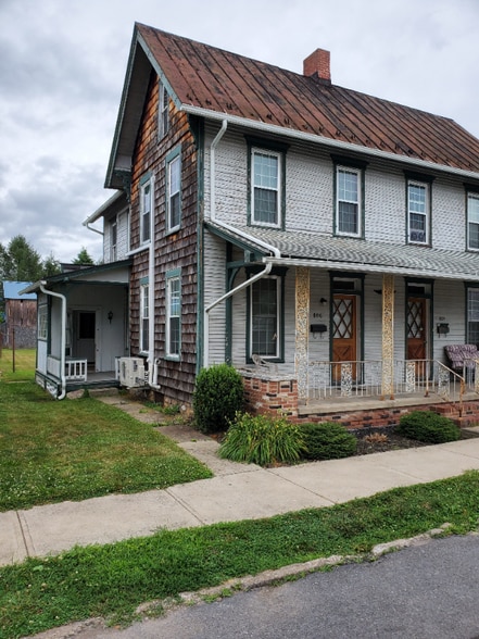 Building Photo - 806 Ash St