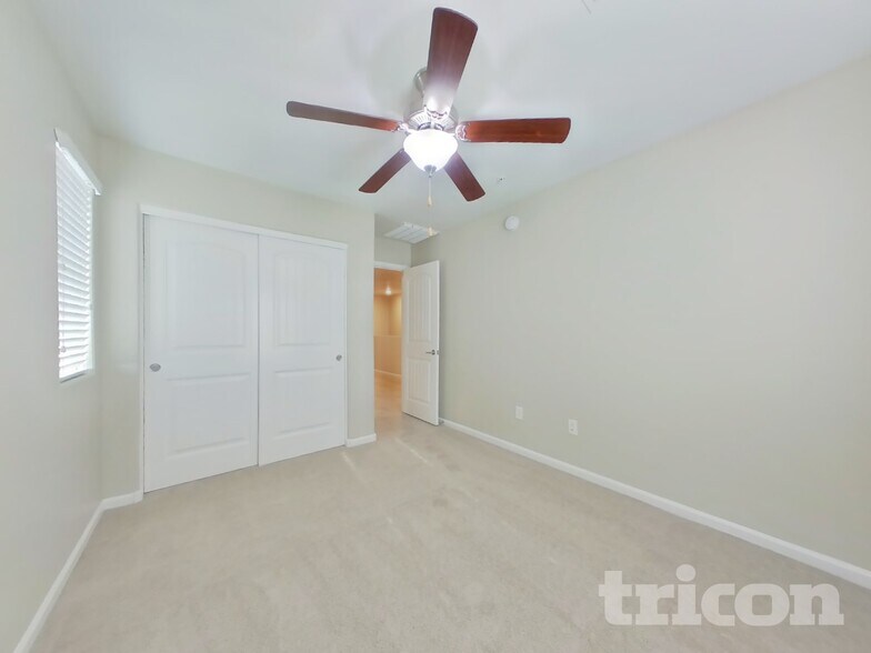 Building Photo - 12551 W Hummingbird Terrace