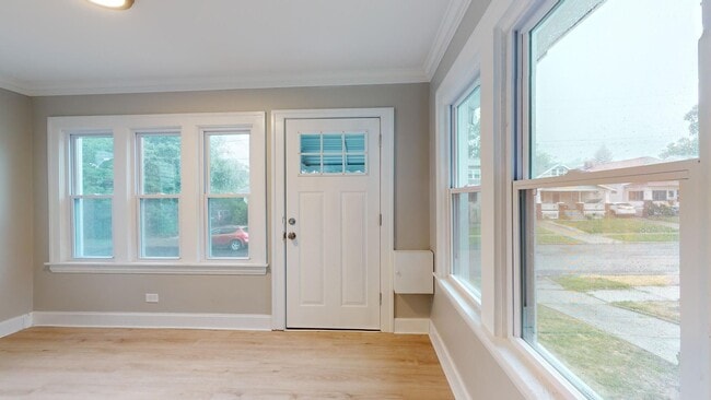 Building Photo - For August Move-In - West Blvd Area - 2 Bedroom Single Family Home
