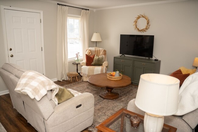 Building Photo - Charming 3 Bedroom, 1.5 Bath Townhome - EL...