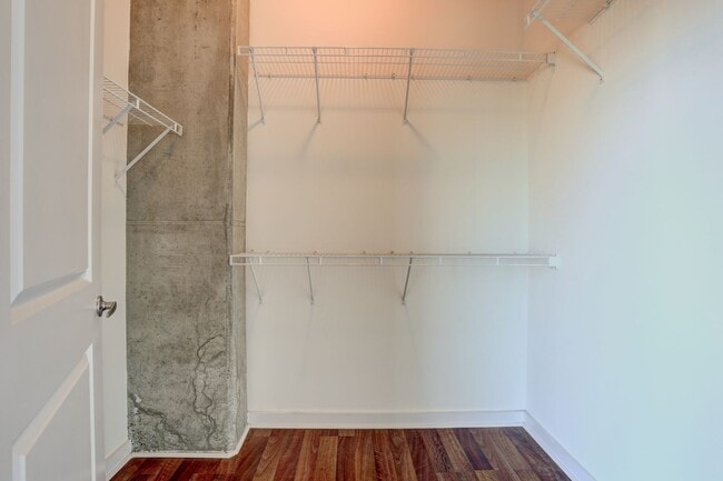 Building Photo - Gorgeous Two Bedroom Condo with Stunning Views of Buckhead!