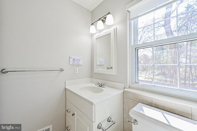 Building Photo - 9929 Hemlock Woods Ln