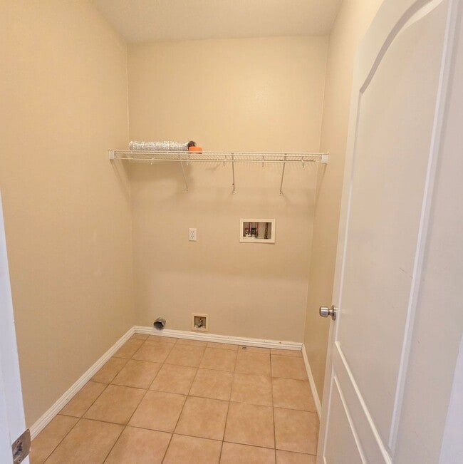 Building Photo - 11336 parkdale Ave