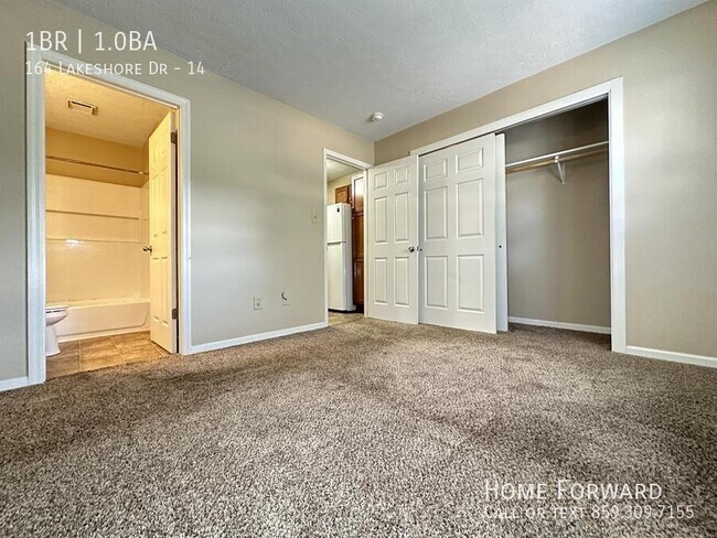 Building Photo - 164 Lakeshore Dr