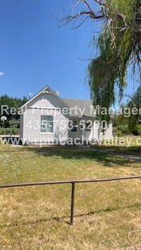 Building Photo - Cozy 2 br home in Smithfield.  Available i...