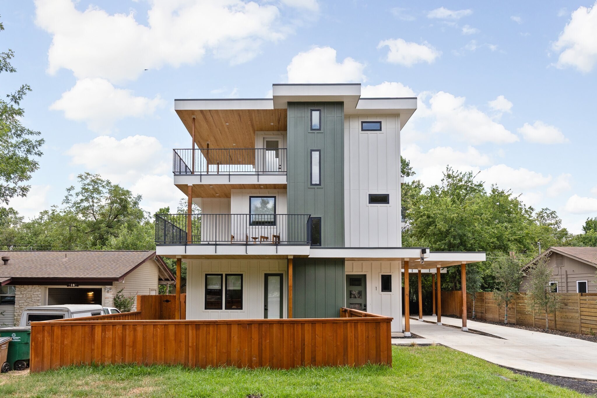 Building Photo - 1803 Fair Oaks Dr