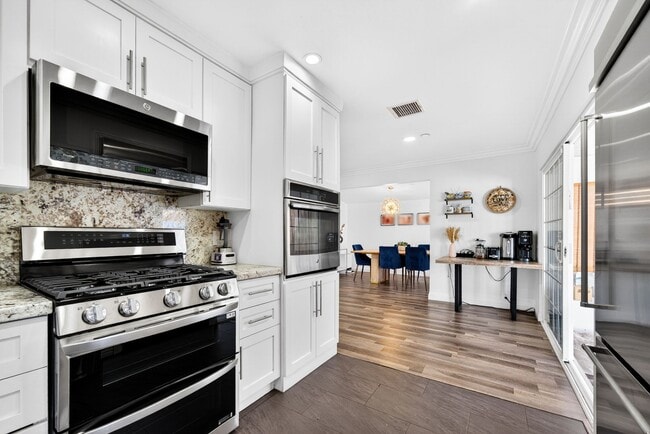 Building Photo - 6257 Bluebell Ave