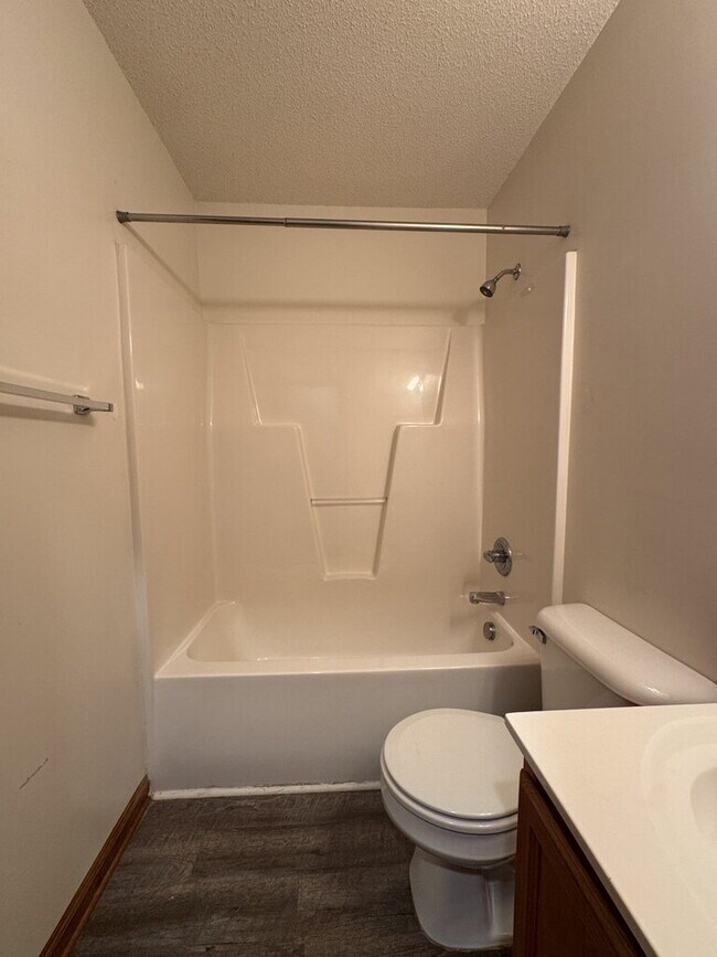 Building Photo - 101 May Ct