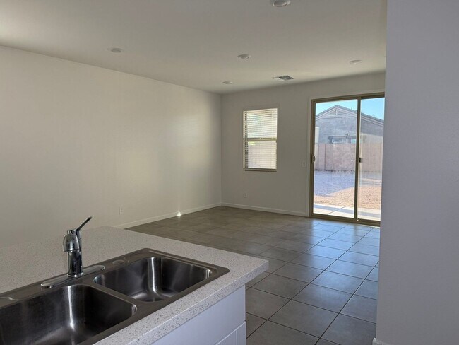Building Photo - 2462 E Alonso Dr