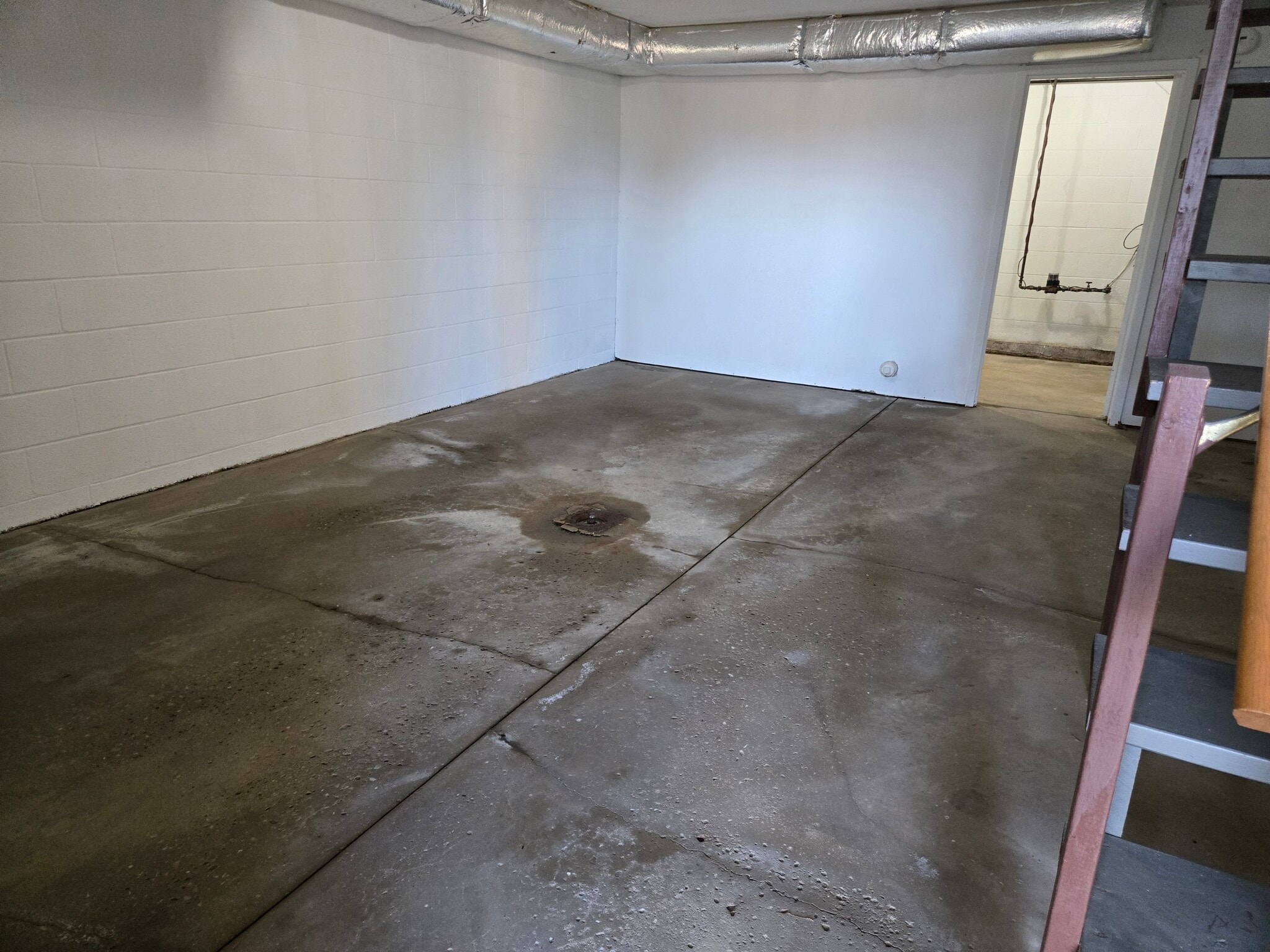 Garage - 25 4th Ave