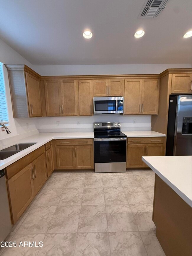 Building Photo - 9960 W Mitchell Ave