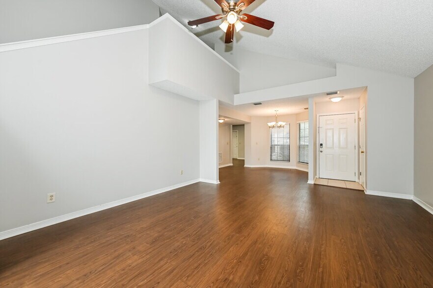 Building Photo - 2919 Lantana Lakes Dr W
