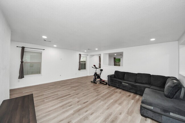 Building Photo - 20631 Tealbrook Dr