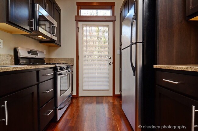 Building Photo - Beautiful Townhome! Flawless Location!