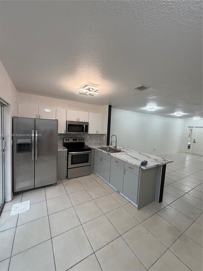 Building Photo - 13717 SW 171st Ln