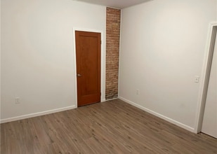 Building Photo - 48 Cowing St