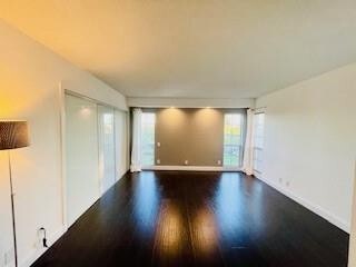 Building Photo - 3150 N Palm Aire Dr