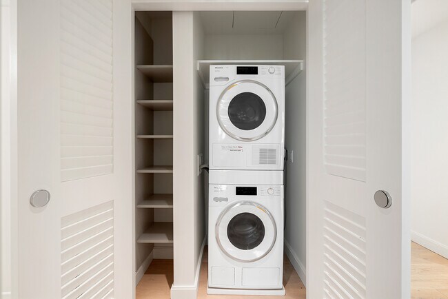 Building Photo - 875 California St