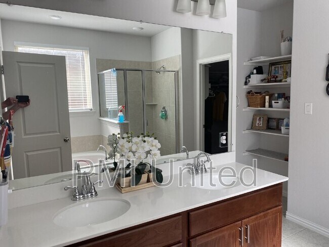 Building Photo - 429 Halwin Dr