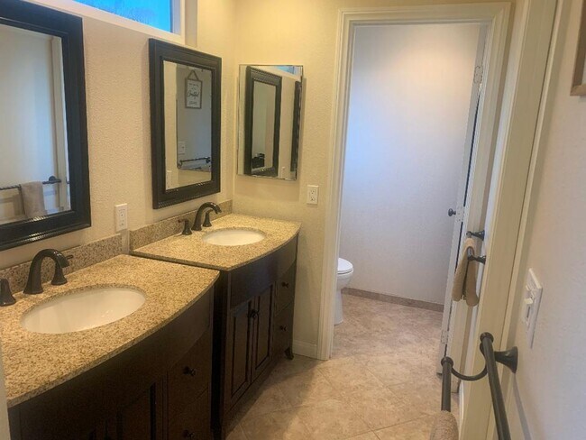 Building Photo - Wonderful East Ventura 4 Bedroom 2.5 Bath Home